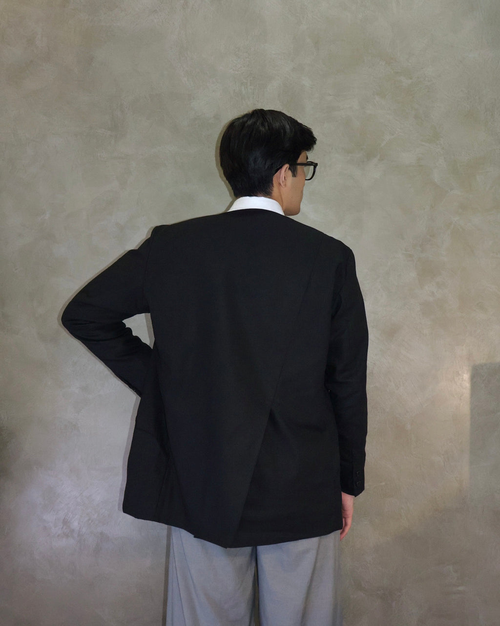 The 1.0 Outer - Black Linen